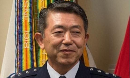 一边反华勾独，一边狂赚中国钱？万万没想到，被中国制裁的日本政客岩崎茂，居然被爆出