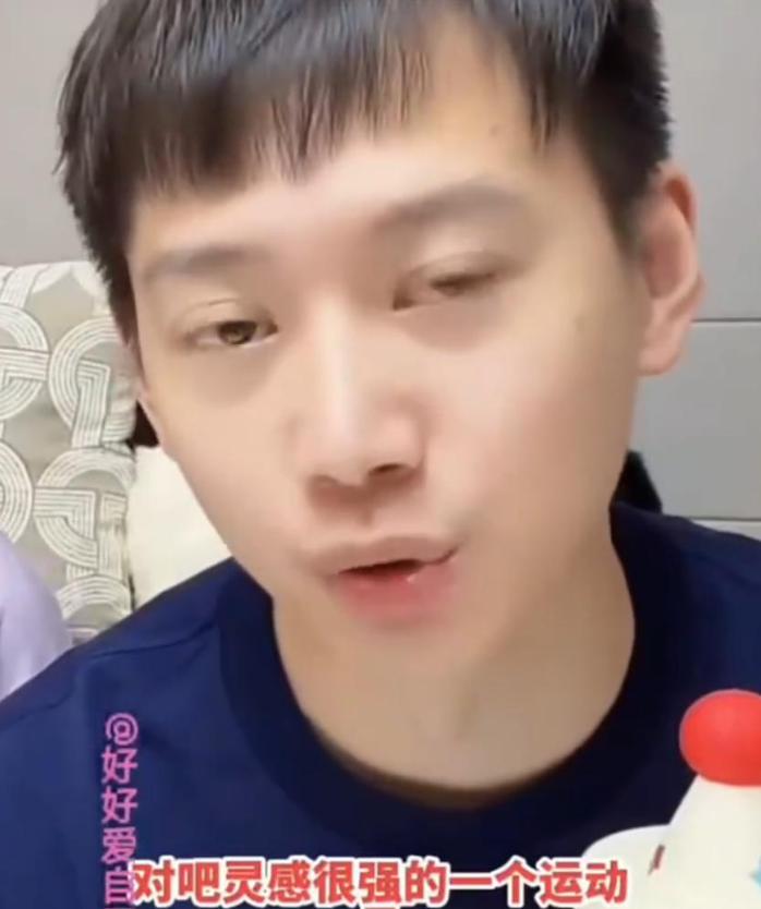 周雨直播说：见到孙颖莎第一印象，就是充满灵性的小精灵。

莎莎和鳗鱼刚进国家队，