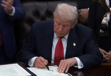 特朗普要搞新联合国的愿望破产了，现在他低下了自己高傲的头颅，表示要跟联合国协作。