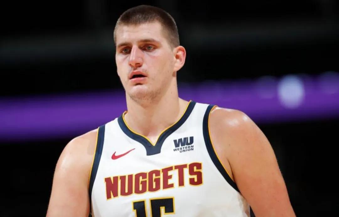 NBA今日比赛球星红黑榜单
球星发挥，影响战绩，好则表扬，拉则黑榜。
红榜者表扬