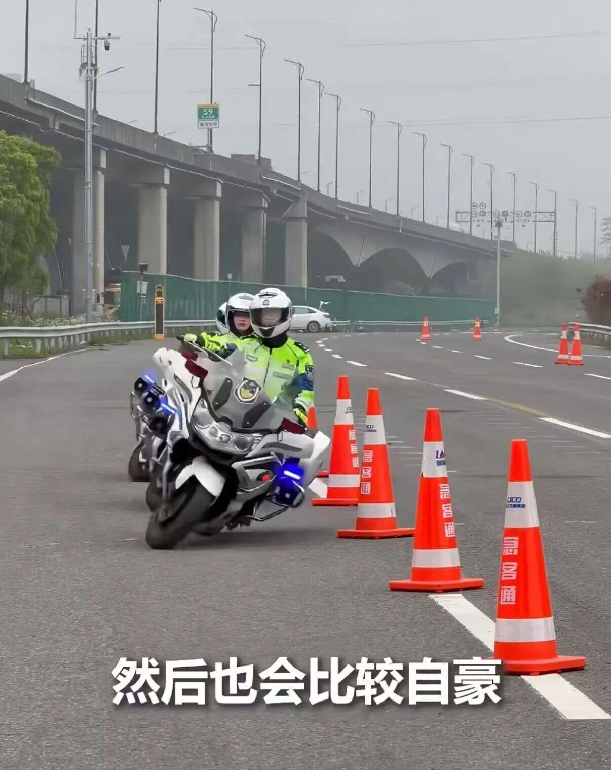 又美又飒！杭州女子铁骑队春训秀“秒起”650斤摩托

你见过女骑警一秒抬起650