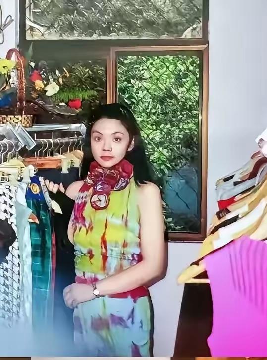 上海安福路“小公主”年轻时很“知性”，为何后来少女心爆棚天天穿衣“洛丽塔”风格？