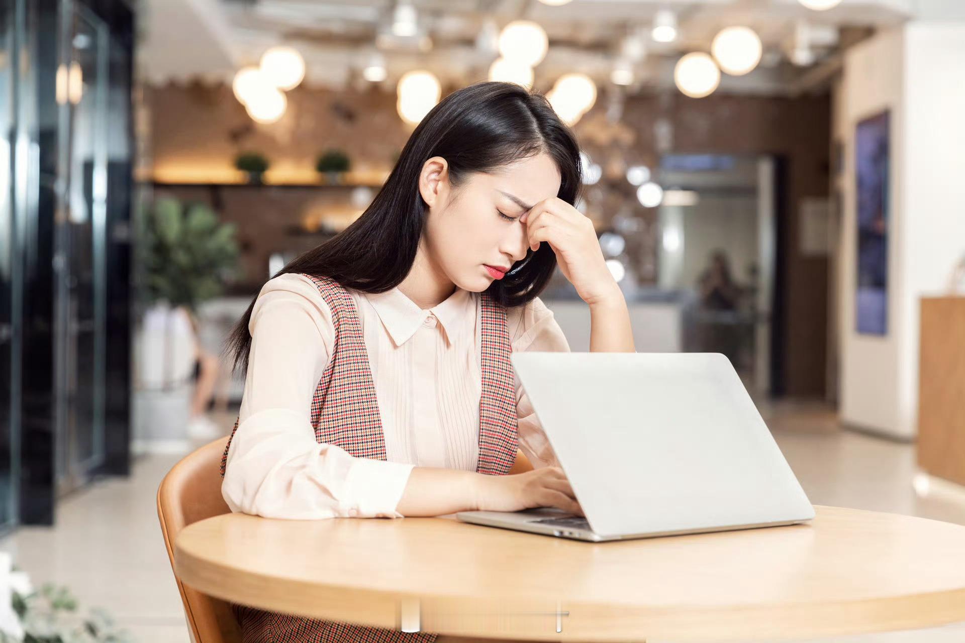 上班最舒服的其实不是摸鱼 上班想有节奏的干活很难了，毕竟干什么活也不是自己可控的