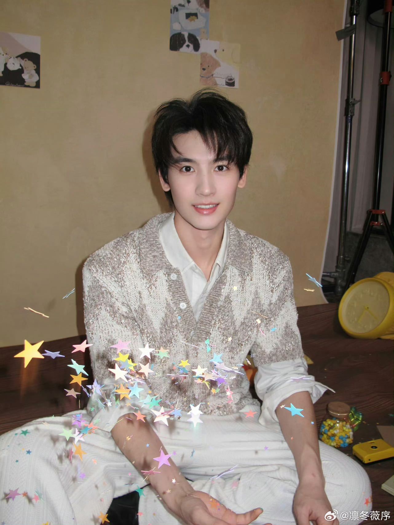 黄俊捷为角色剪短发黄俊捷又上山直播了 又是一次黄俊捷的直播，这次上山不仅欣赏美景