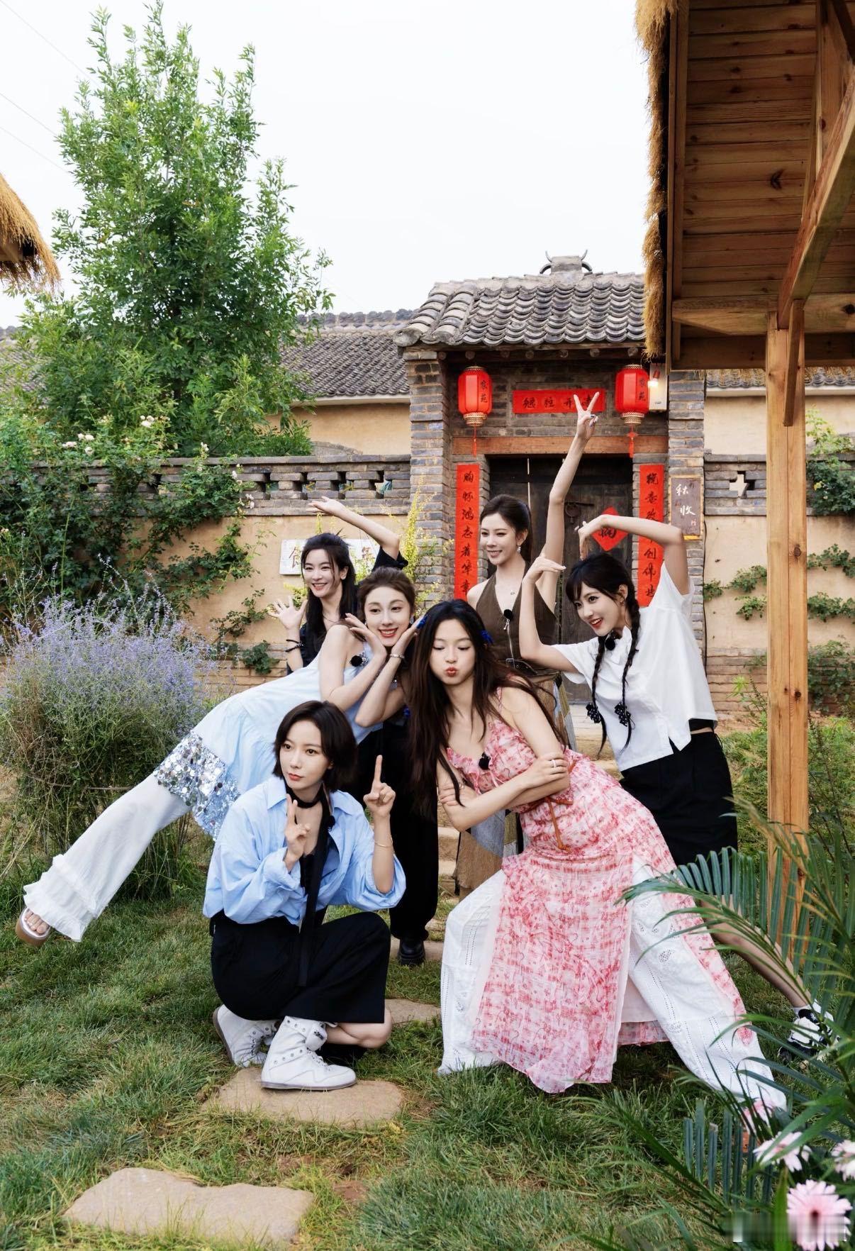 这排面也太顶了！罗予彤、李晟、VAVA等姐姐组团为彭小苒新剧打call，评论区热