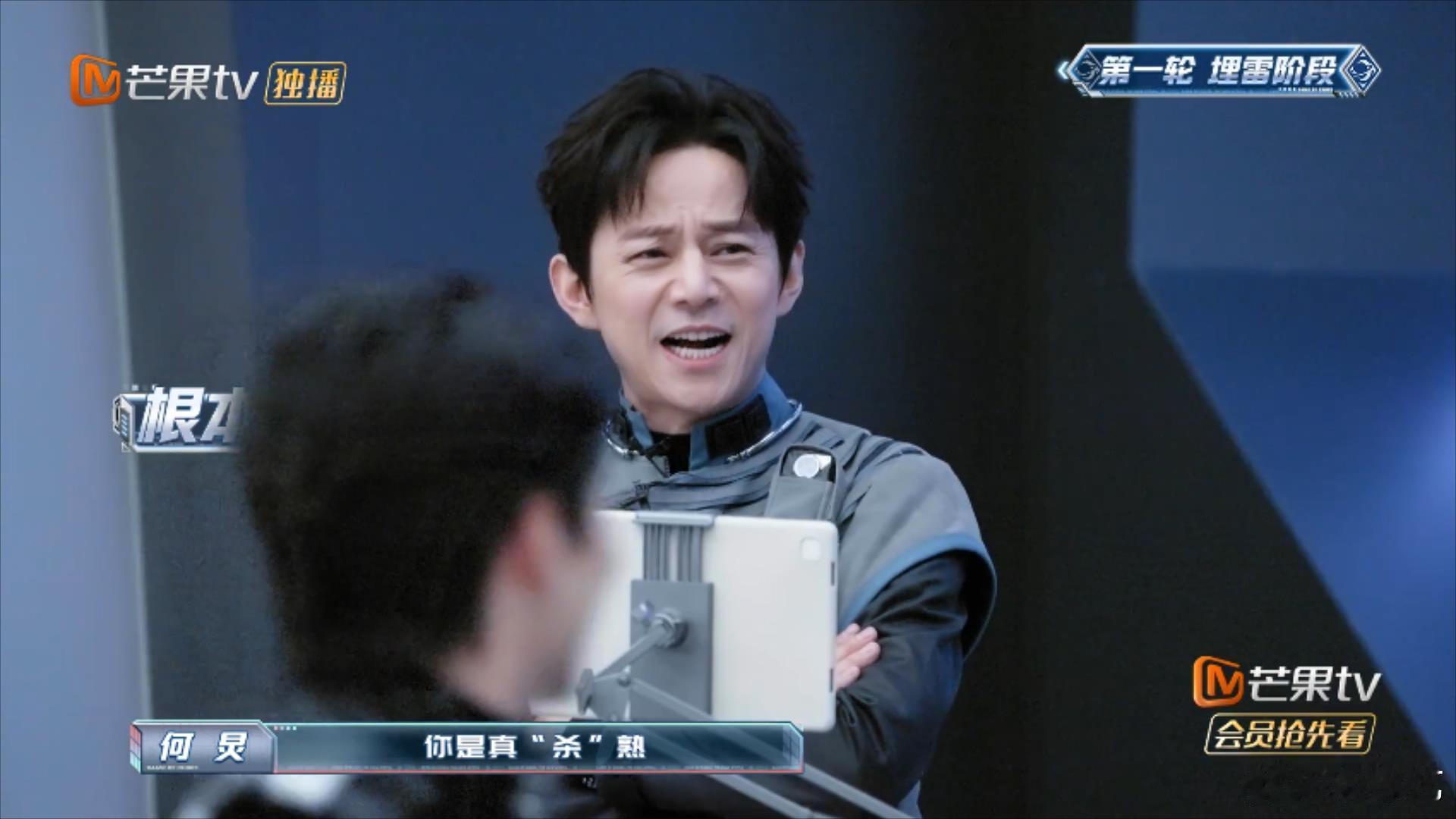 #何炅王勉演起来了# 何炅和王勉的演技确实是让人佩服的，结盟后为达目的疯狂演戏，