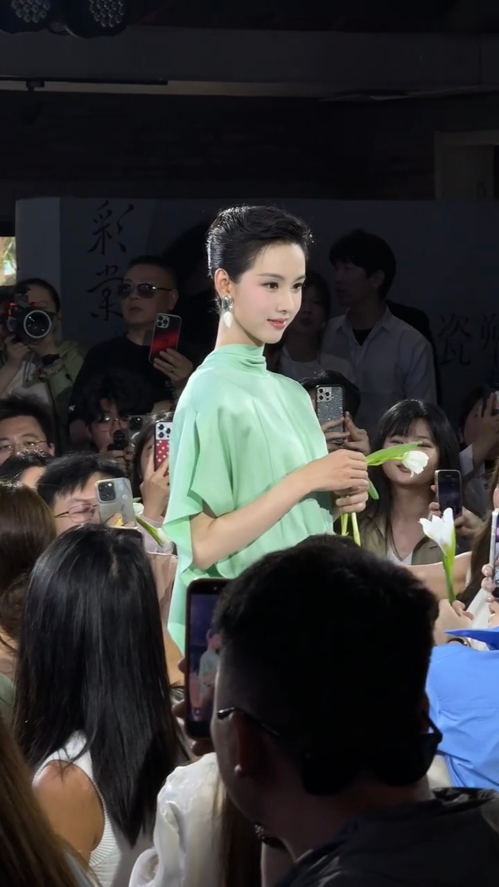 橘子夜聊 今日份线下活动饭拍合集