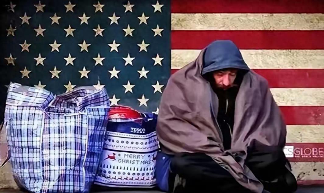 不少美国流浪者悬挂国旗或以国旗覆身，究竟是爱国情怀还是幽默感爆棚？
 
2025