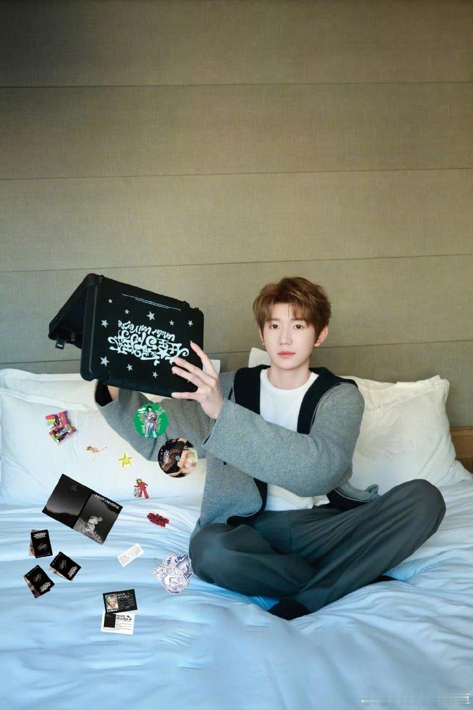 王源也发了自己的实体专辑！｜王源 