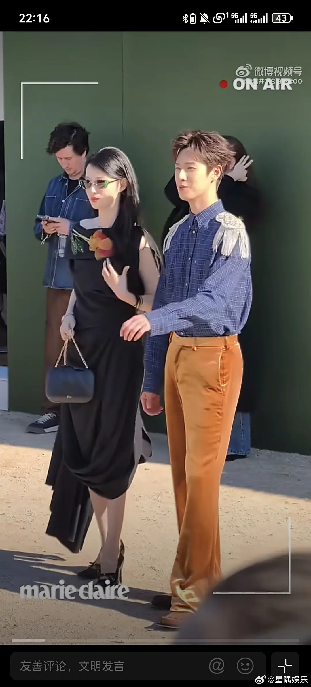 李昀锐王楚然合照来了，谁像小跟班一目了然 