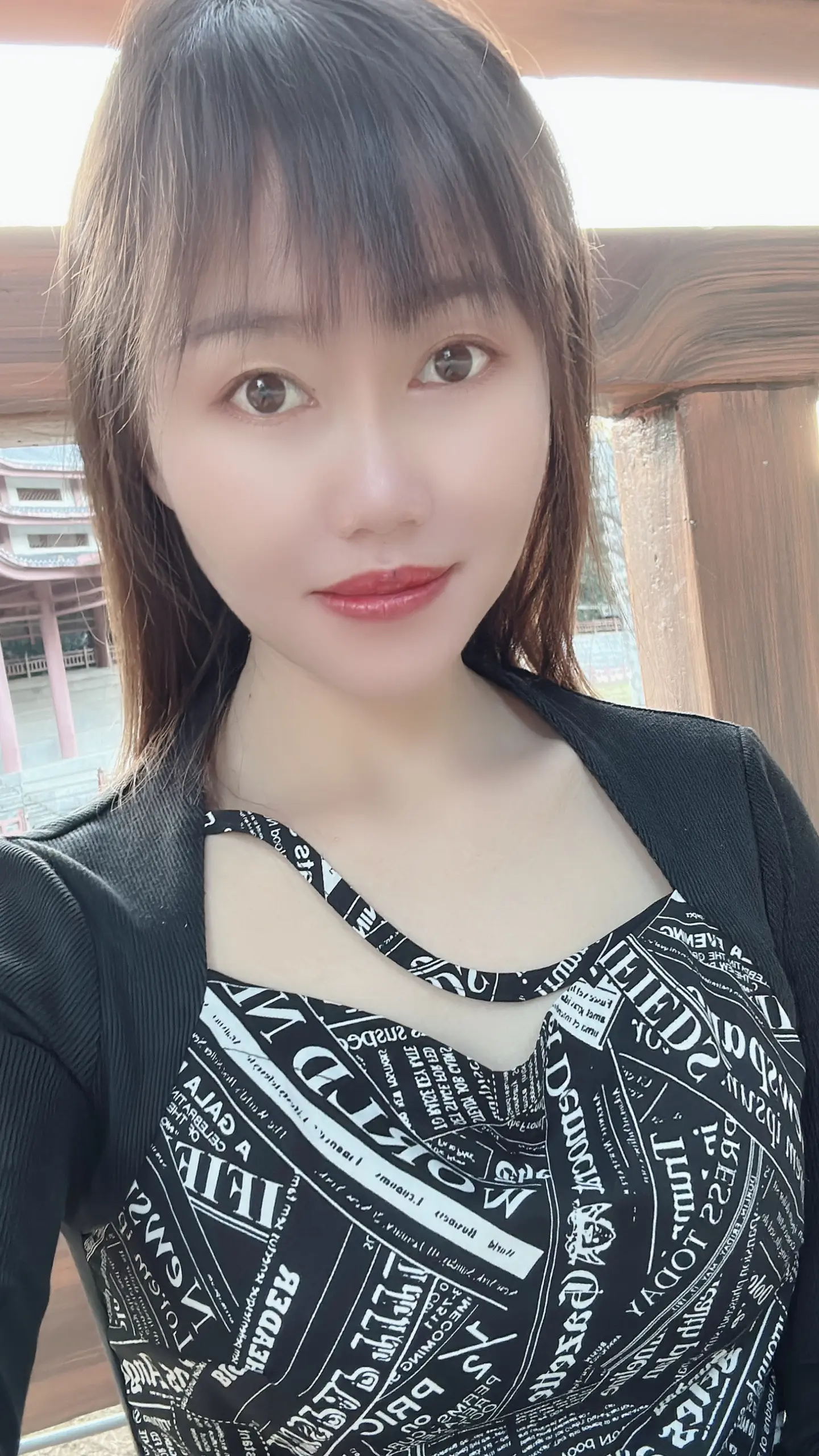 一但想多了半夜都睡不着，闭上眼全是泪，心里很迷上