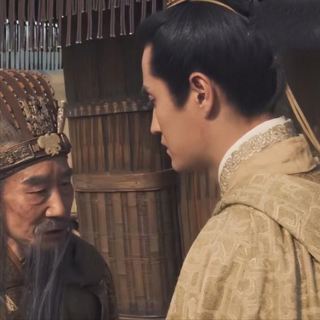 青年演员，杨玏，在封神里扮演伯邑考，他是北京人，父亲是大名鼎鼎的杨立新，杨玏回忆
