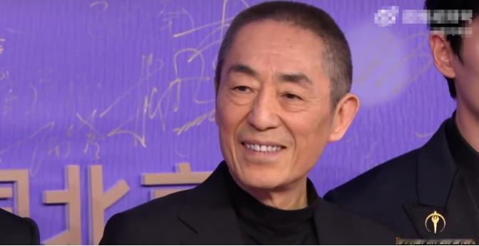 76岁张艺谋，悲痛发文！8月10日，对于导演张艺谋来说，是悲痛的一天。他的老朋友