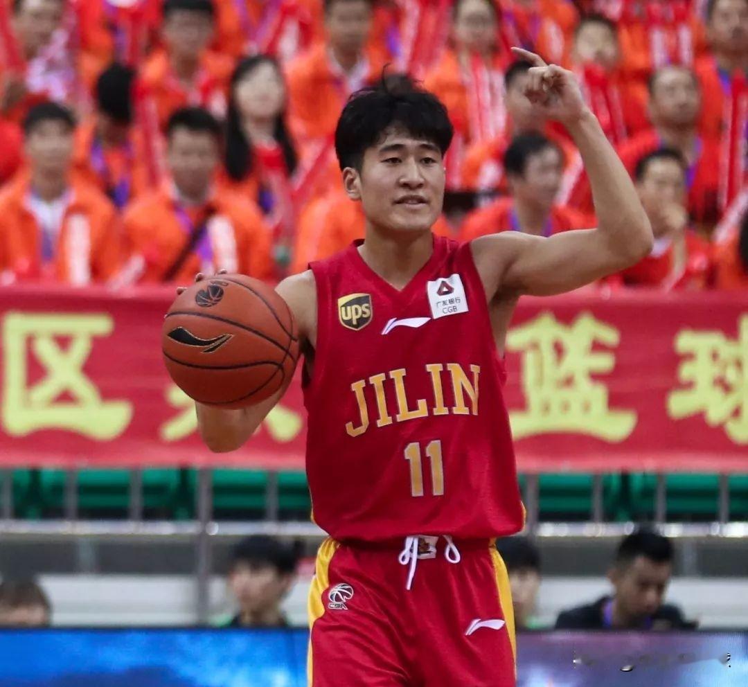 前天李弘权破三分记录？今天姜伟泽再创新高

前天李弘权对阵香港三分球12中10砍