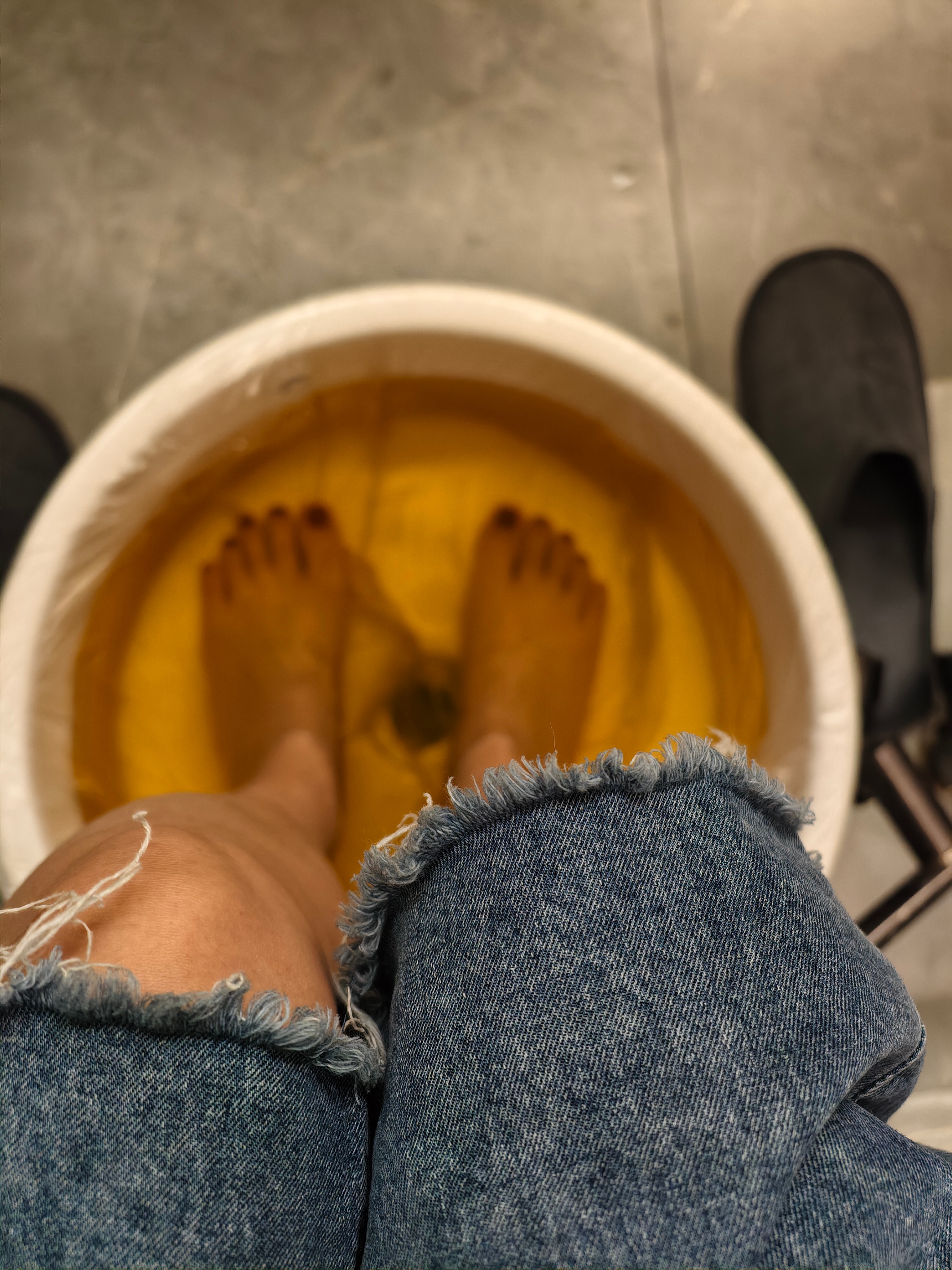 相比泰式按摩，我更喜欢中式推拿中式推拿，精准拿捏各穴位，按完一次牛马能续命一周！