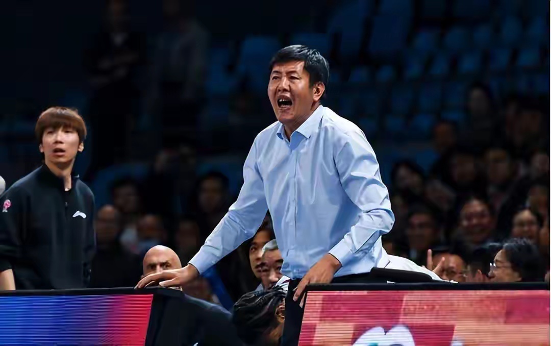 CBA新赛季仅打五轮便掀起下课潮，同曦、深圳主帅先后离任后，浙江男篮57岁主帅丁