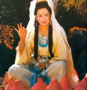 1959年，16岁的女演员左大玢拉着毛主席的手数起了螺。

那是中南海的宴会厅，