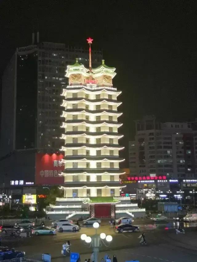 难道全国一些省市不能像河南郑州市一样对60岁以上老人统统给予凭老年卡免费乘坐公交