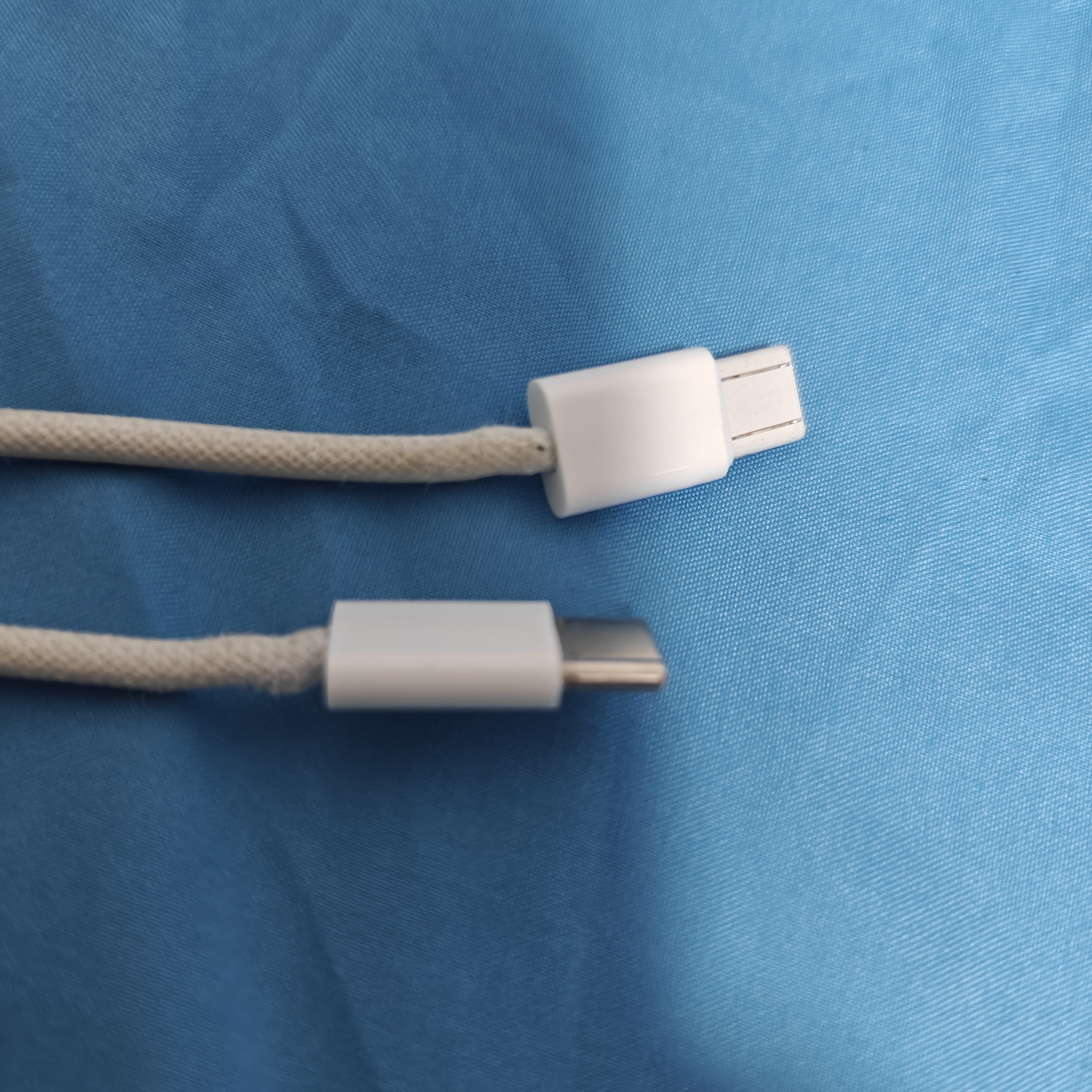 问问首页有没有用🍎ipd的宝宝像这种充电线掉了个铁片还有救吗🥺 