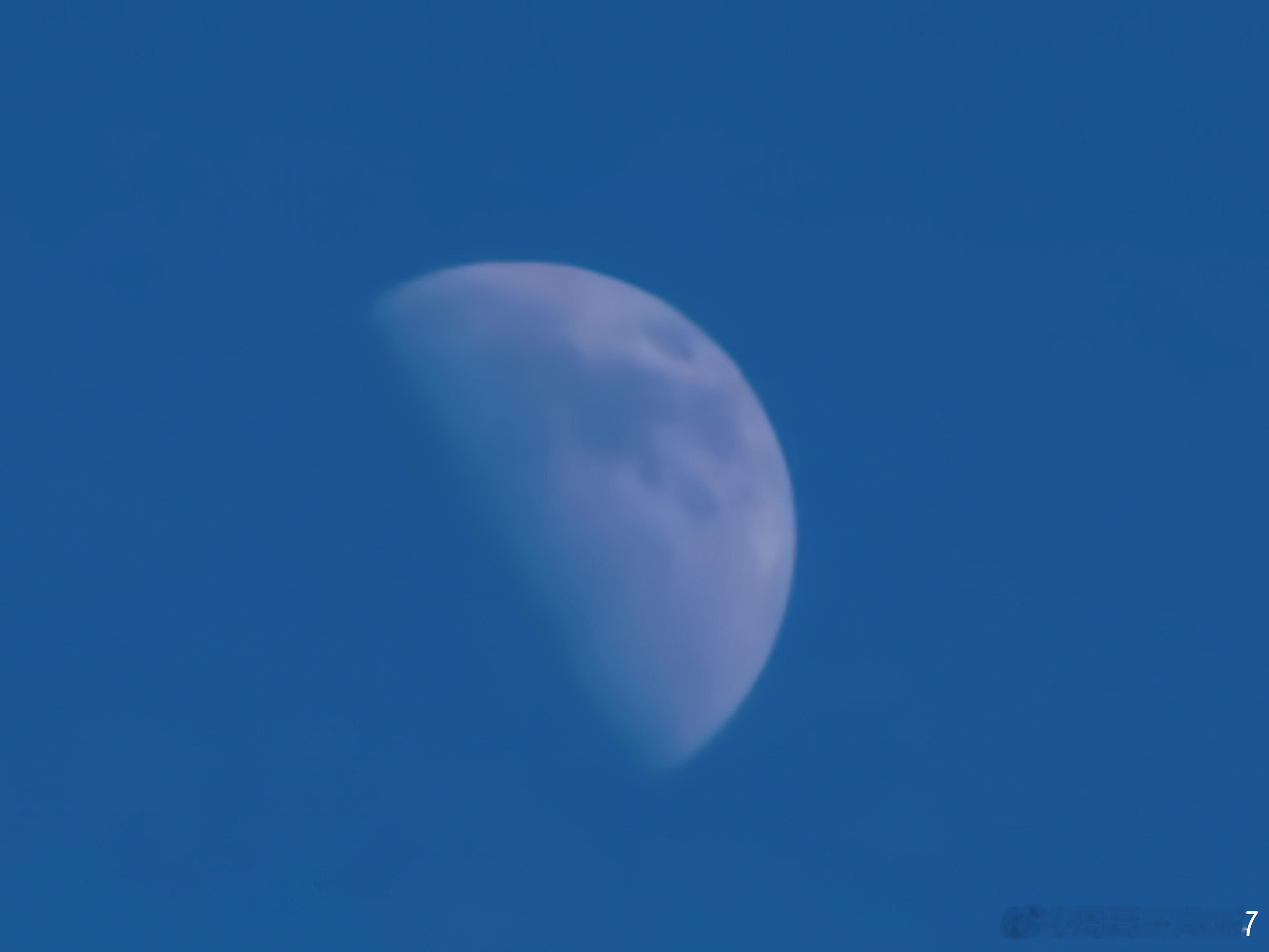 vivo把超级月亮模式给融合到了风光与夜景里，但是拍出来的就这样了之前有没有人用