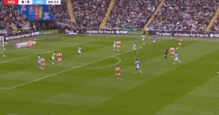 特拉福德这三连挡精彩啊，虽然久疏战阵，但状态保持不错，国家队主帅图赫尔也在现场，