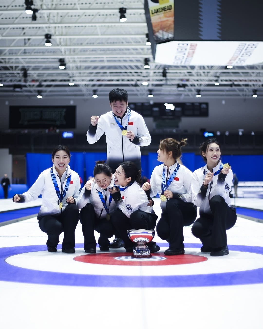 明媚又美好🇨🇳🥌🥇四垒王芮（队长）、三垒韩雨、二垒董子齐、一垒姜嘉怡和替
