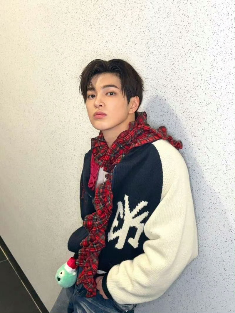 怎么有人这么帅 