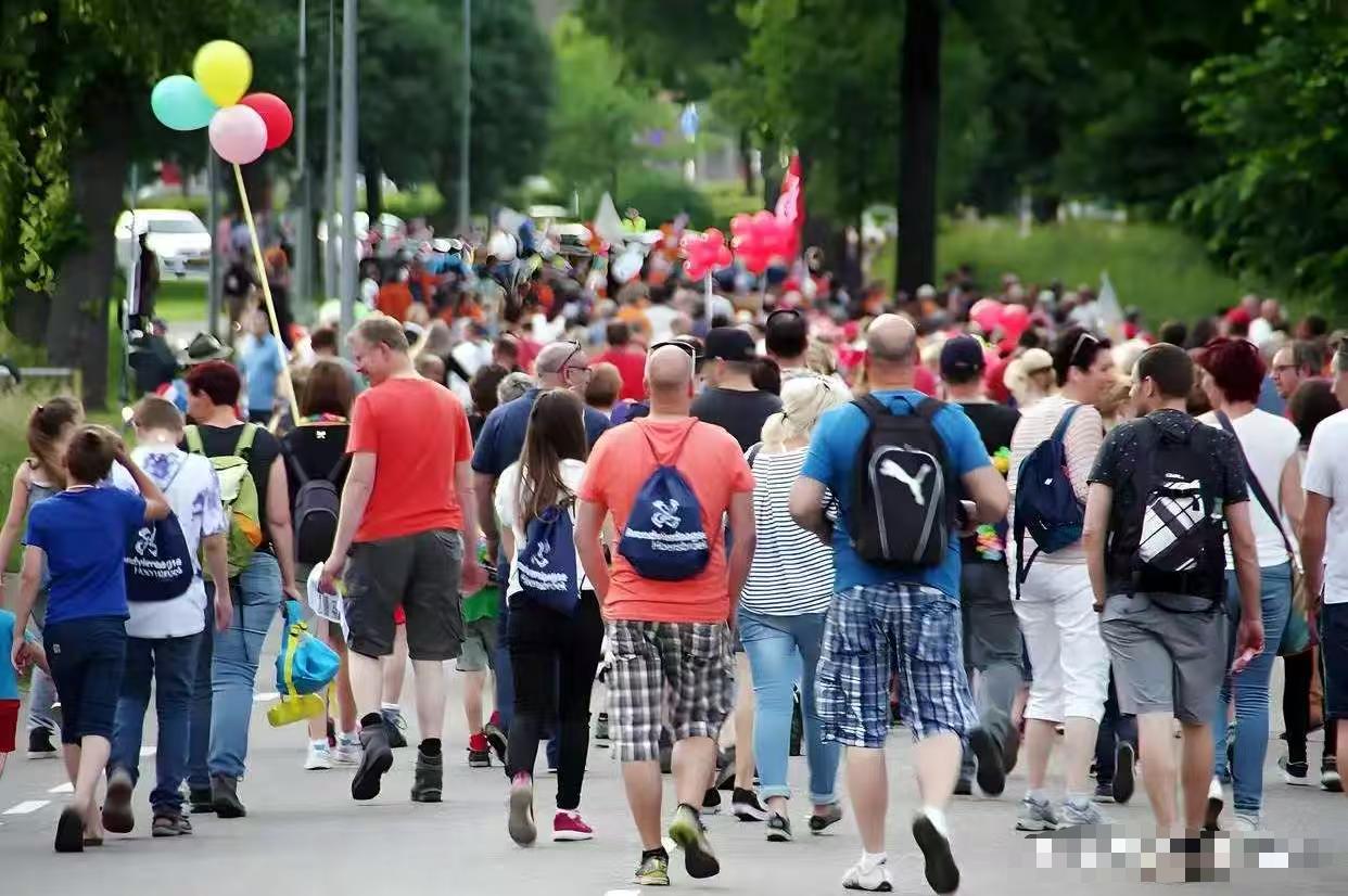 中美旅游的冰火反差，早已注定未来格局！ 中美旅游经济冰火两重天，中国3-4年或将