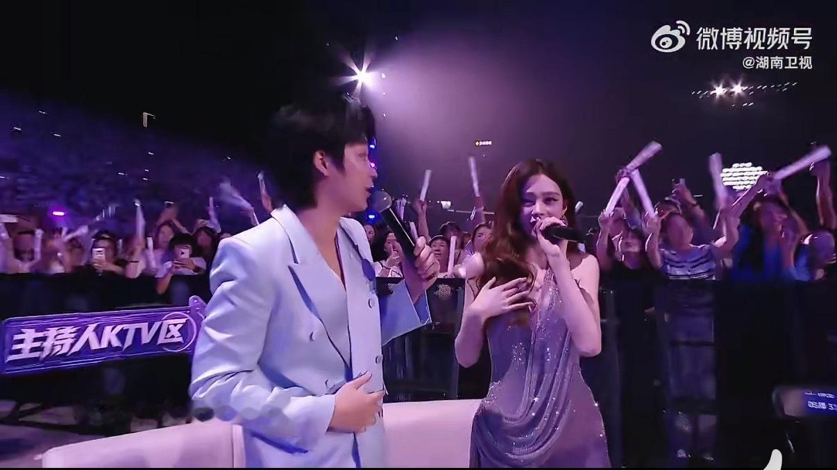 潘玮柏和两万人对唱Tell Me潘玮柏爱你3000全场大合唱青春湘潭演唱会湘潭现