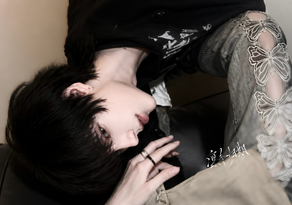 橹穆[超话]  “Punish me，Mommy.”‘s puppy. ​  ​