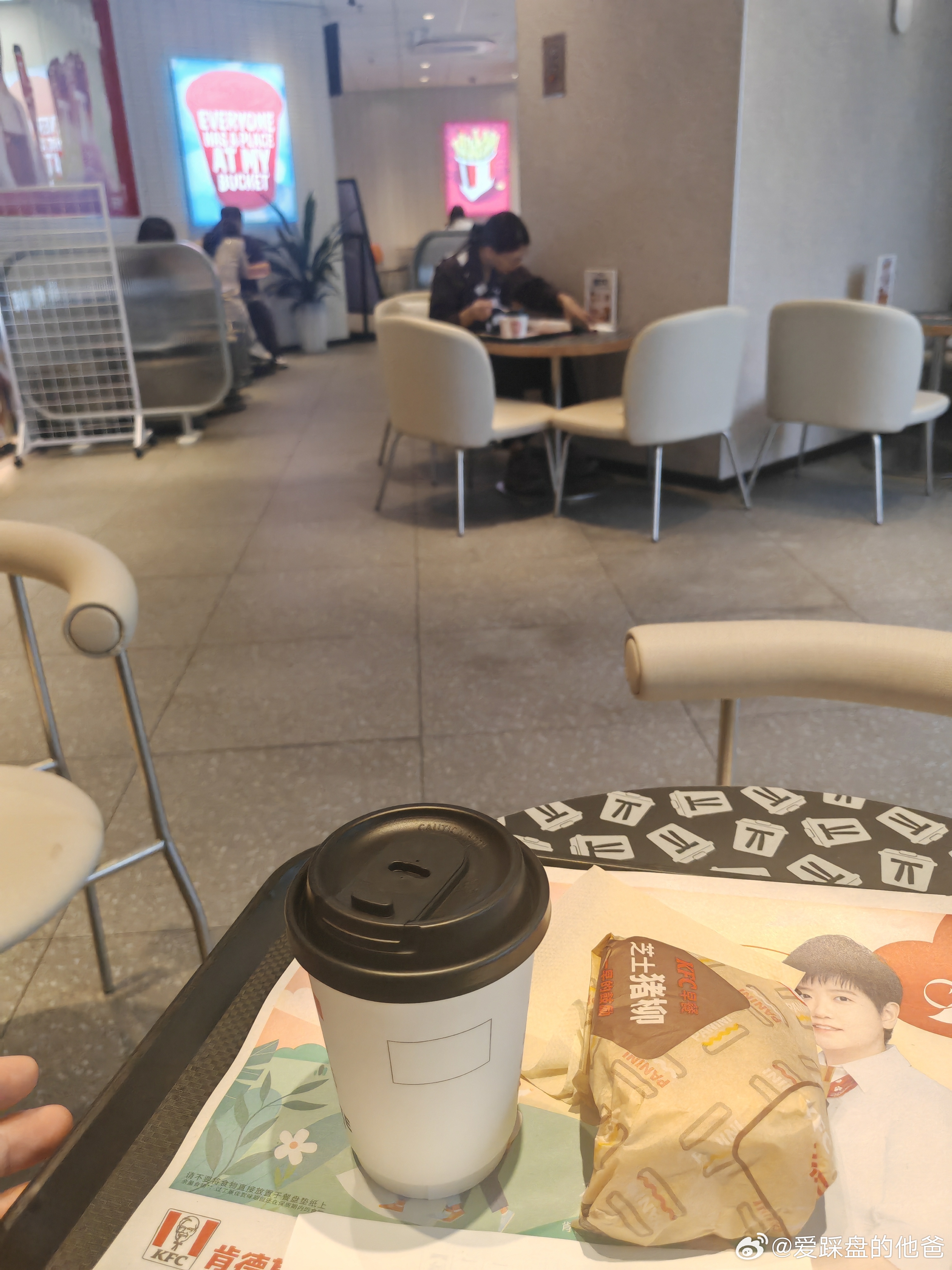 肯德基这个咖啡，也不难喝，套餐12，性价比不错。 