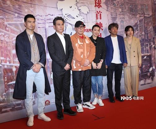 这张6人合照中，我只认出了西装革履的李乃文与戴着眼镜与黑帽的倪大红还有右二的全勇