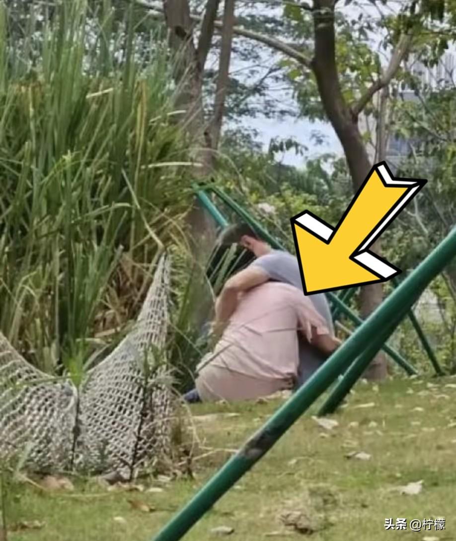 我是真有点想不通，发现不少男的都有个怪毛病。
 
单身的、离婚的女生，他们不主动
