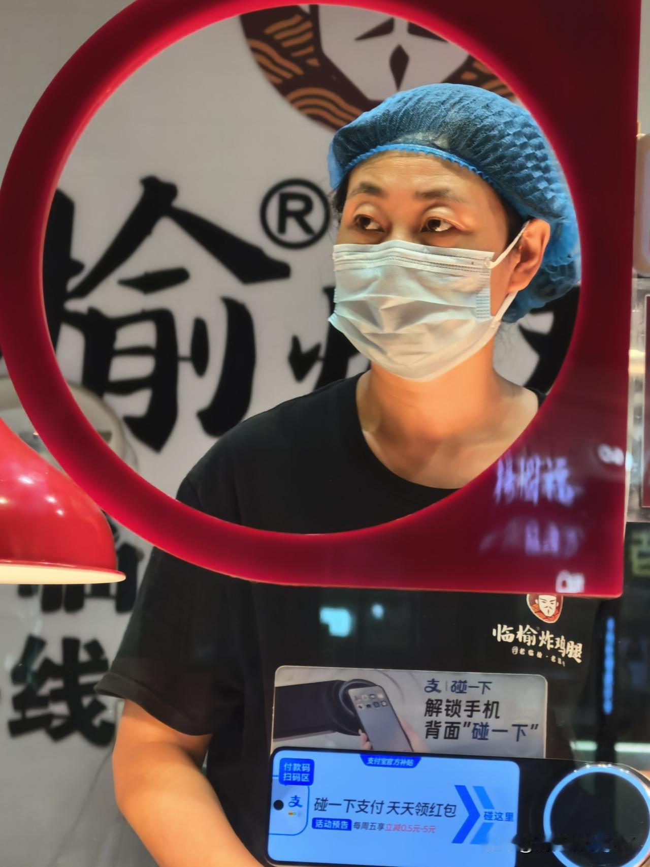 山东泰安｜秦安老街2【原创】

走进泰安，走在青石板镶嵌的小巷，小巷呈现出现代气