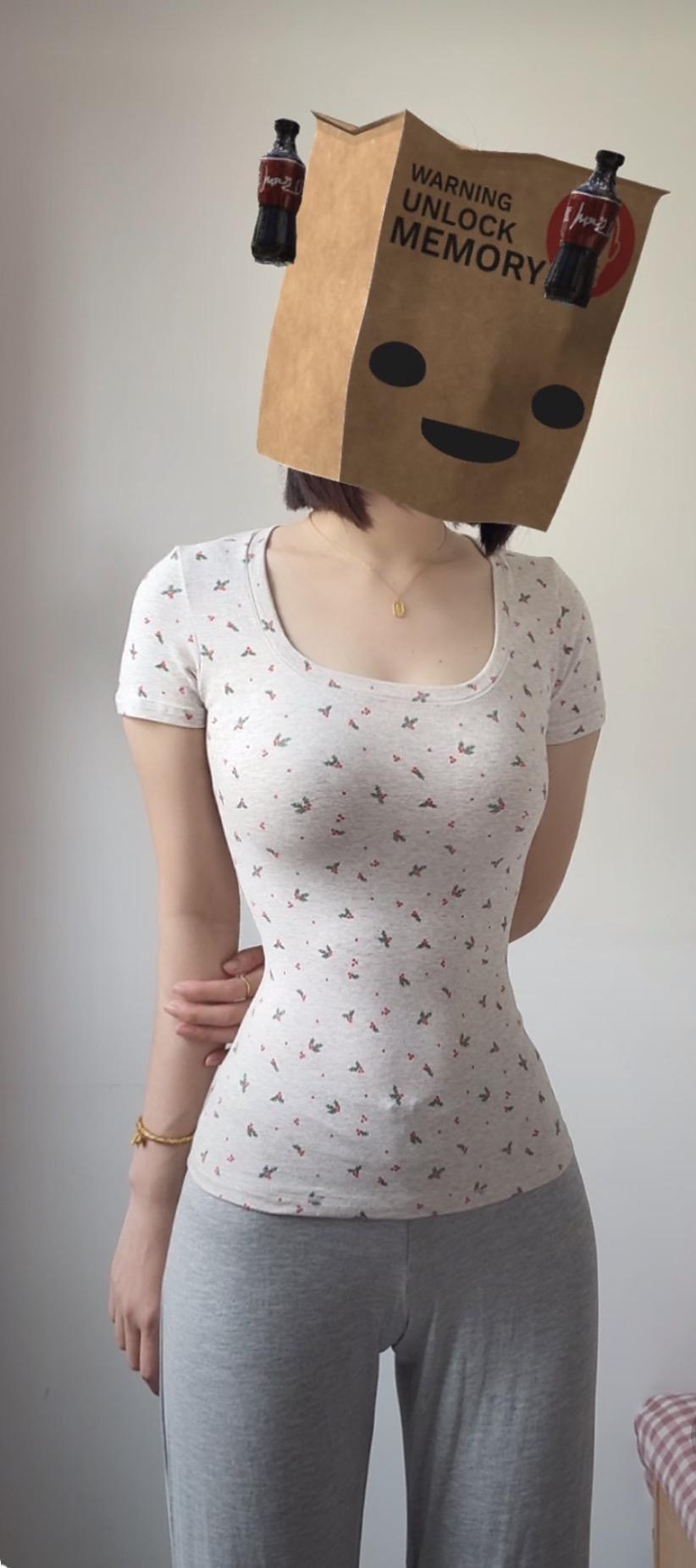 这个纸袋头套也太懂直播间的小心思了！
简单套上，瞬间把害羞和不自在都藏进了软乎乎