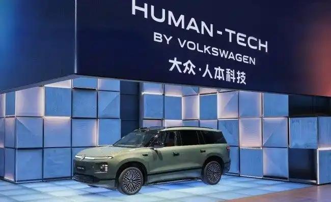 这款德系满级旗舰SUV首搭Momenta R7强化学习世界模型，通过物理AI技术