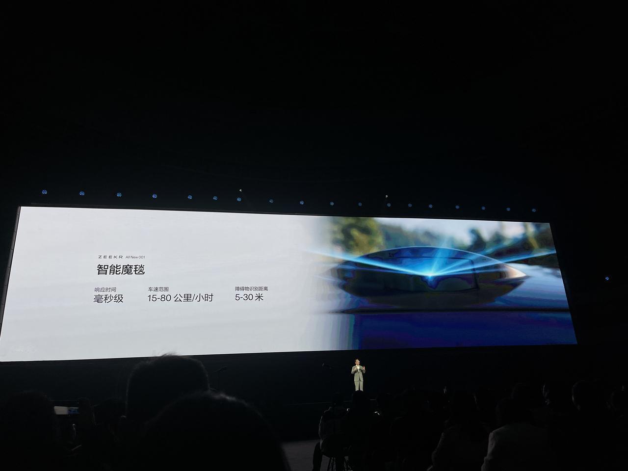 这怎么极氪001新车上市，感觉军儿的热度却更高呢？
昨天极氪001新款车型上市，