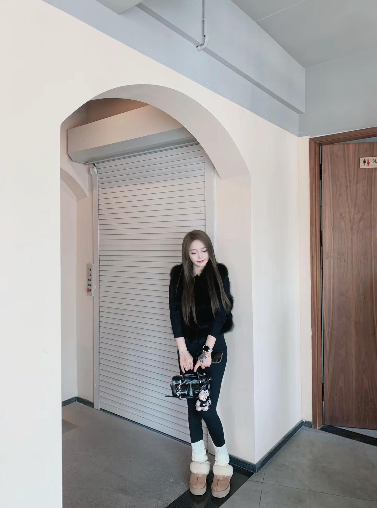 如果全世界都来指责你 那姐姐蹲下来抱抱你姐感穿搭