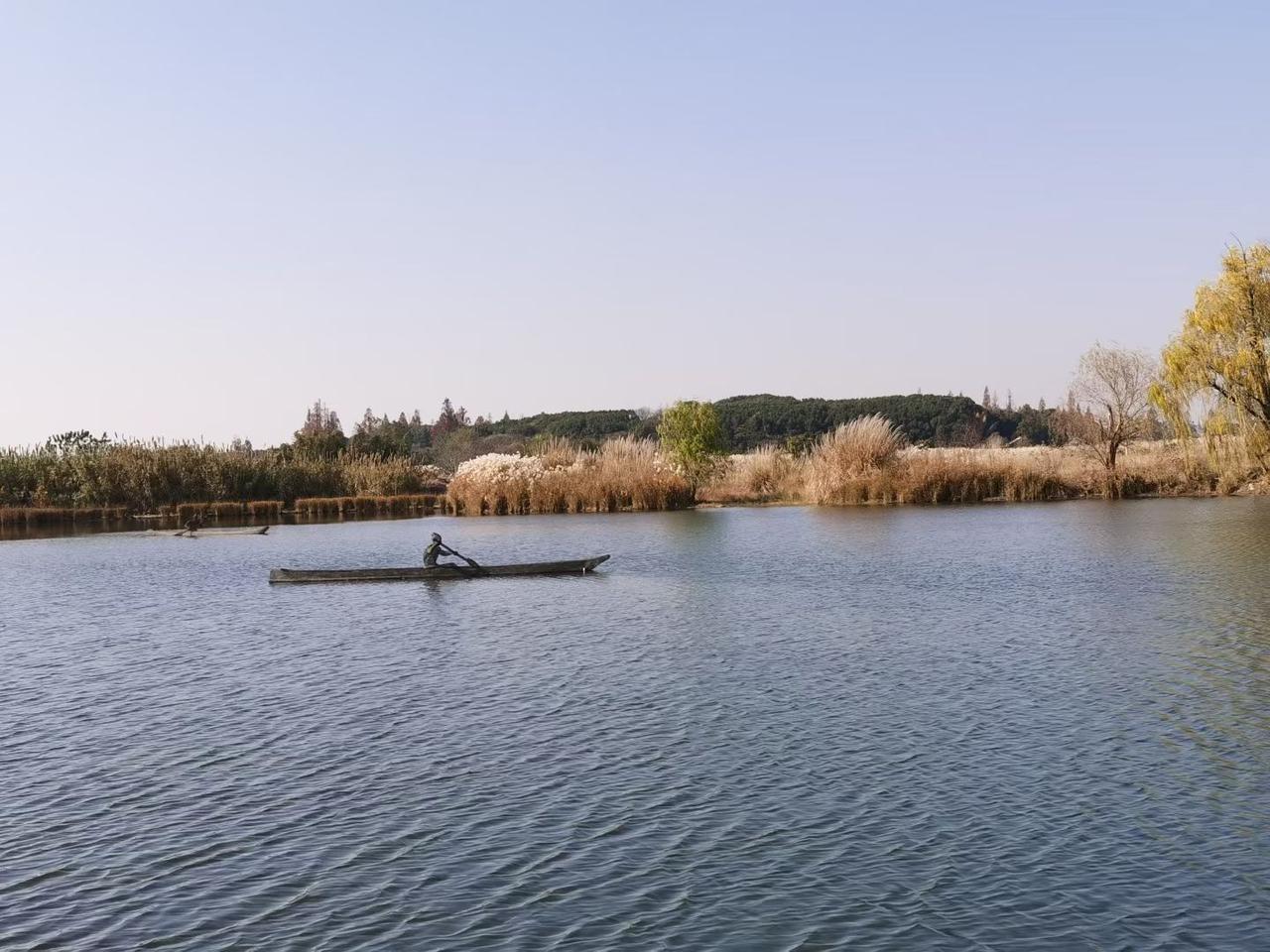 今天分享
“且停且忘且随风，且行且看且从容”。
生活中，我们总是忙忙碌碌，不妨偶