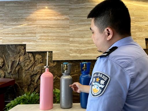 杭州二十多岁姑娘关屋疯狂嗨了整整一夜，连续折腾 9 个小时，时而昏沉眩晕，时而昏