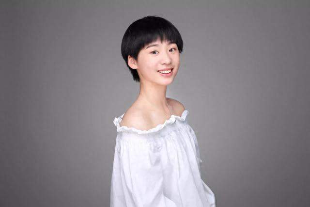 范姝涵亚运首秀出彩，蒯曼观战全程神情严肃