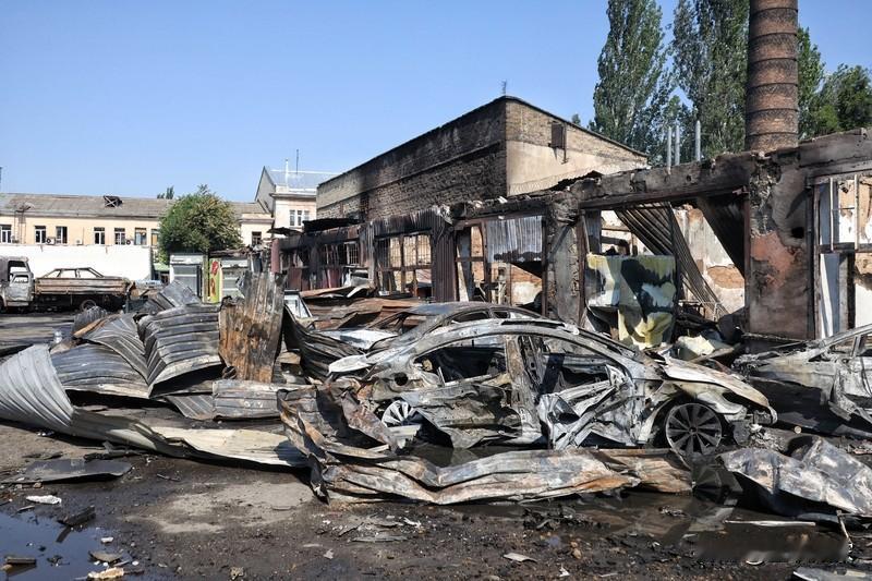 10月24日曝光的一段视频，简直让人看得心跳加速！乌军士兵遭遇俄军无人机袭击，为