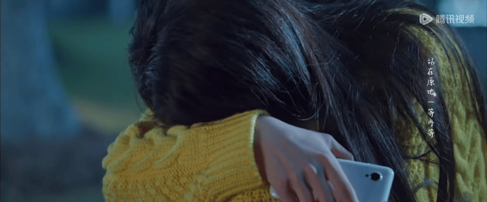 赵今麦把暗恋的甜与涩演活了 她的喜欢都在空气里。看见他时，周遭光线忽然有了形状；