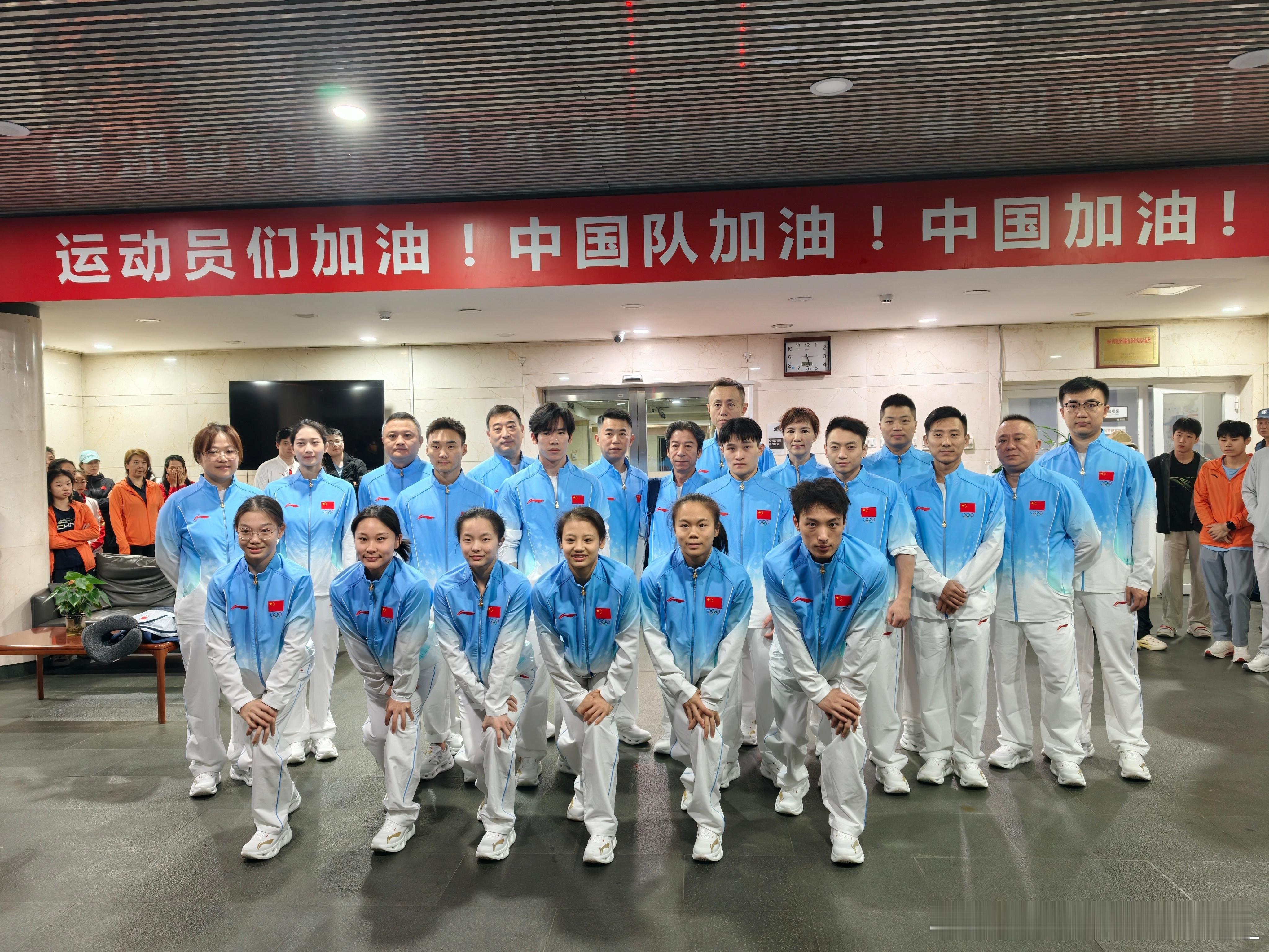 亚运会 中国体操队出发，开启亚运会征程[努力] ​​​