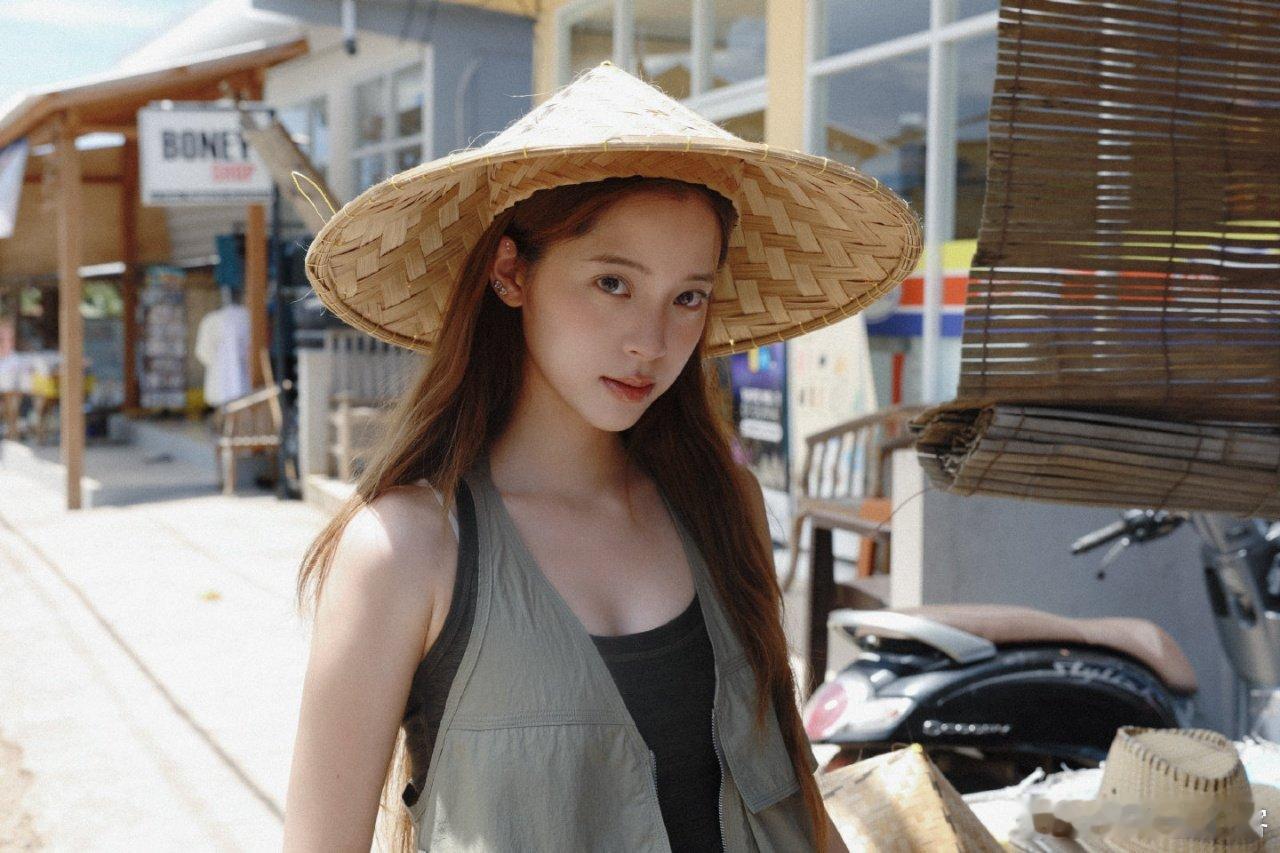 没有不夸欧阳娜娜的义务 内娱审美天才名不虚传！每次出图都惊艳四座，自带艺术家的敏