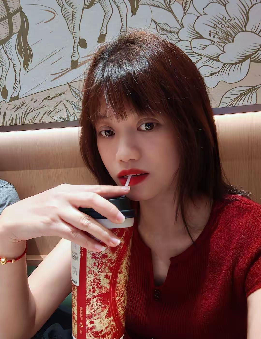 很喜欢小米18，但是15的徕卡影像还是很好的，网友说今年不适合换手机小米徕卡 日