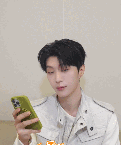 范丞丞用AQ反向管爸妈健康 重阳尽孝要走心，范丞丞的思路太绝了！他没有选择传统补