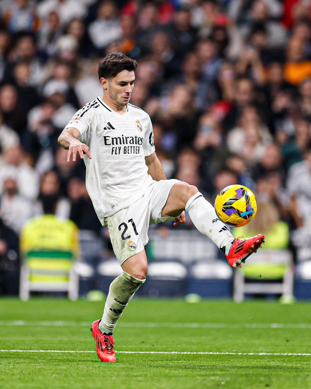 卜拉欣: 我们的球队 🤩➕3️⃣  HalaMadrid  🤍 