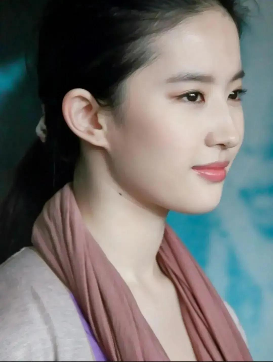 处世若大梦，胡为劳其生？
——李白《春日醉起言志》
【释义】人生在世不过如一场大