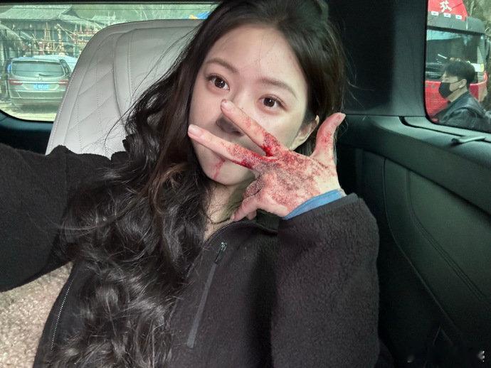 #赵露思珠帘玉幕大漠碎片# ​#赵露思大漠幕后碎片# ​赵露思的大漠幕后碎片，为